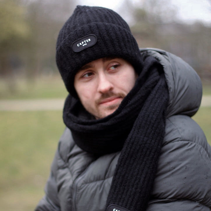 BEANIE, SHAWL AND GLOVES SET. MAKI