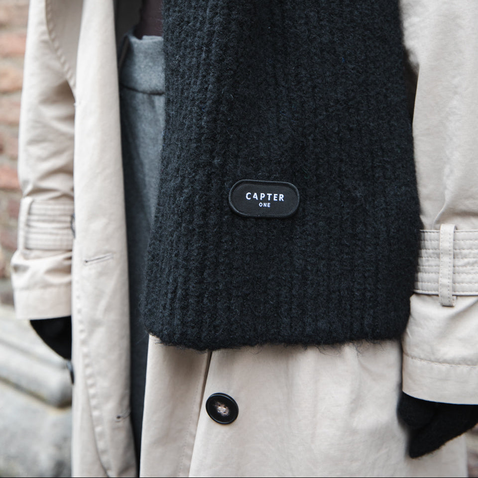 BEANIE, SHAWL AND GLOVES SET. MAKI